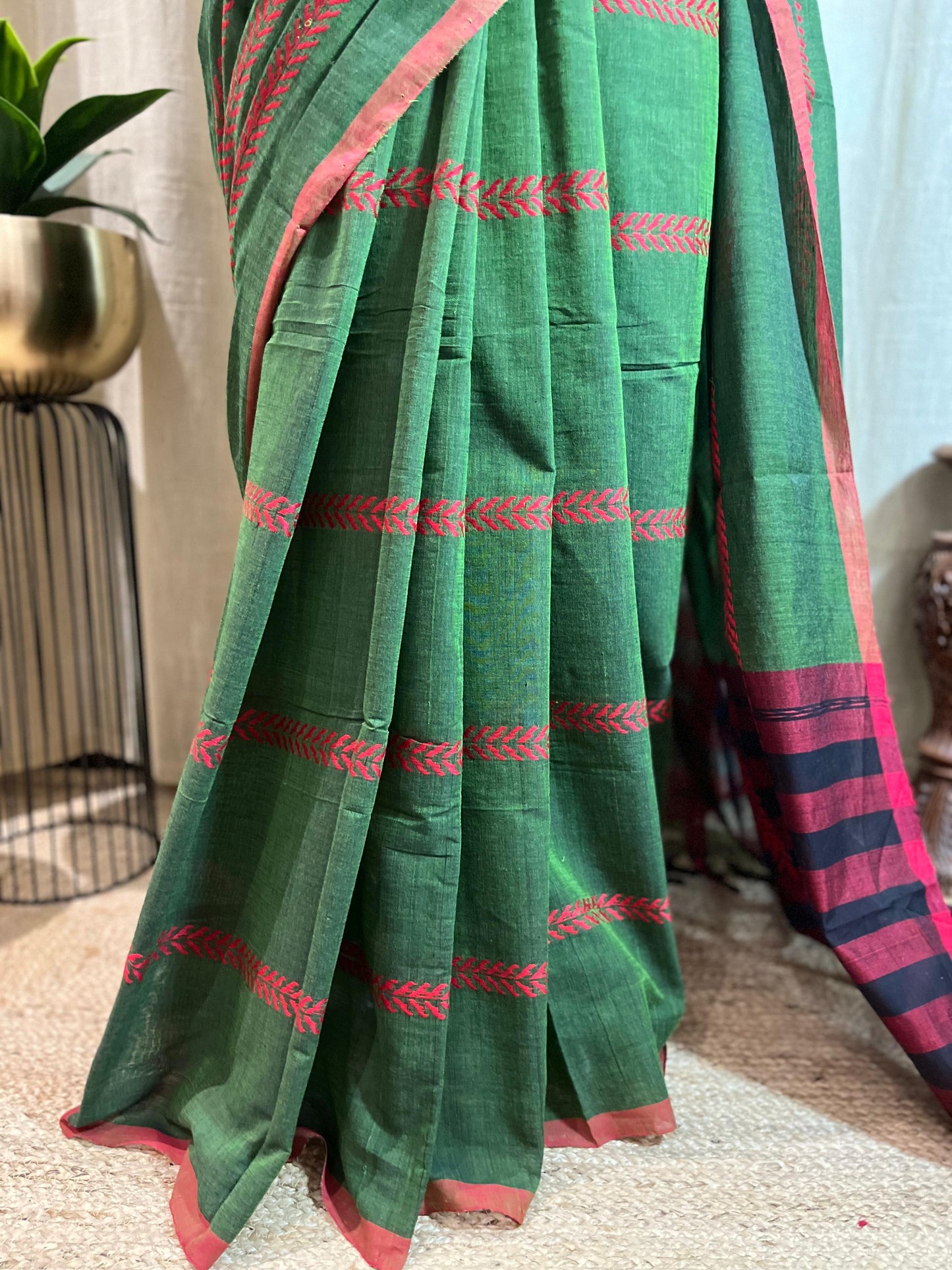 Laal Lakirein | Cotton Saree