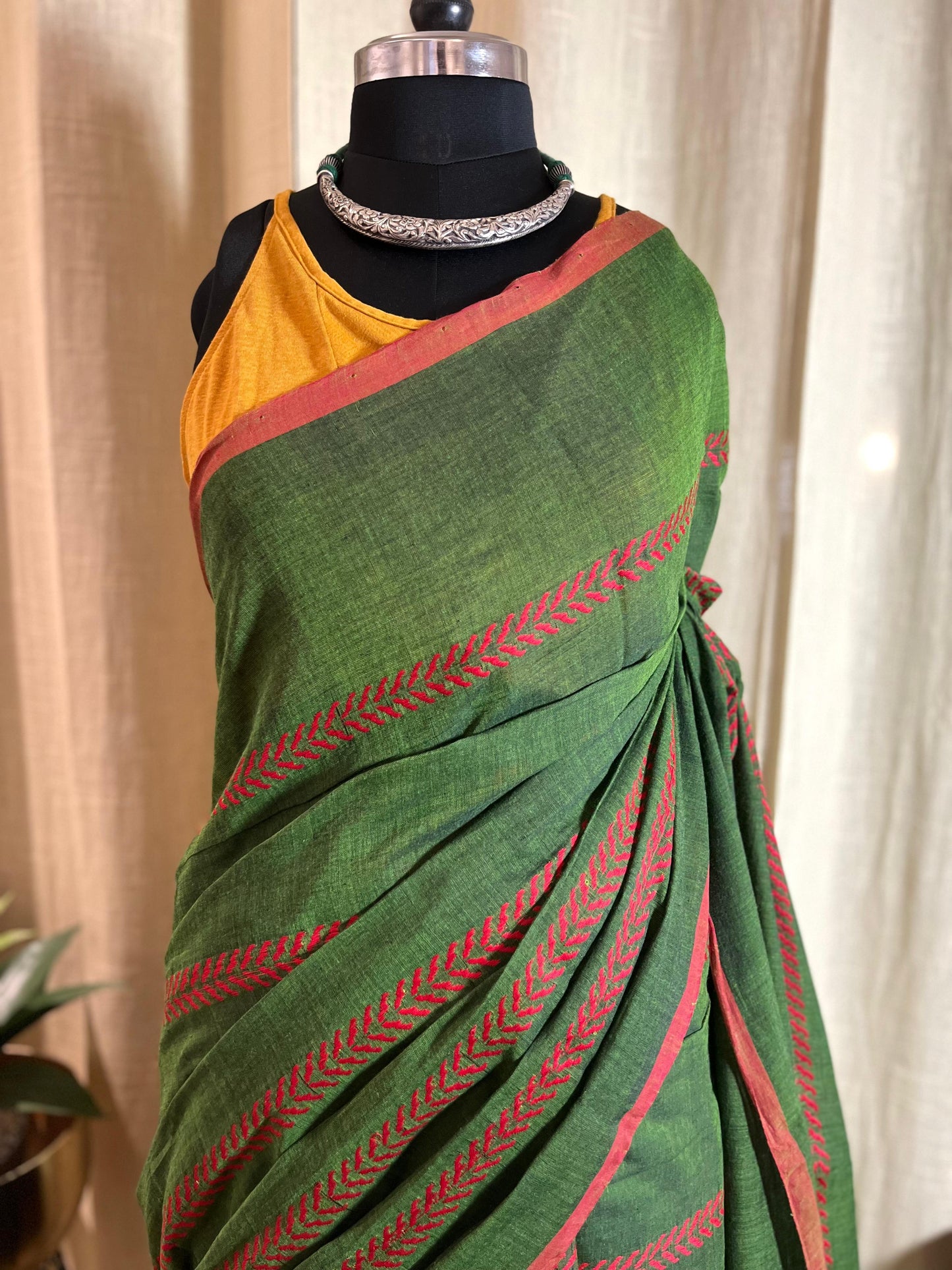 Laal Lakirein | Cotton Saree