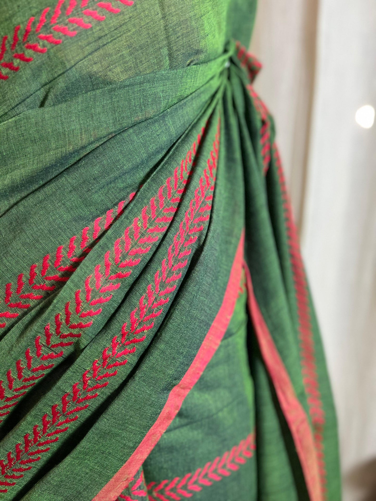 Laal Lakirein | Cotton Saree
