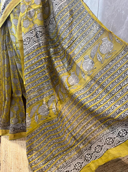 Phoolon ki Chaadar | Handblock Printed Maheshwari Silk Saree