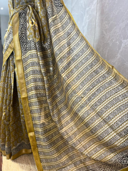 Piyusha | Handblock Printed Maheshwari Silk Saree