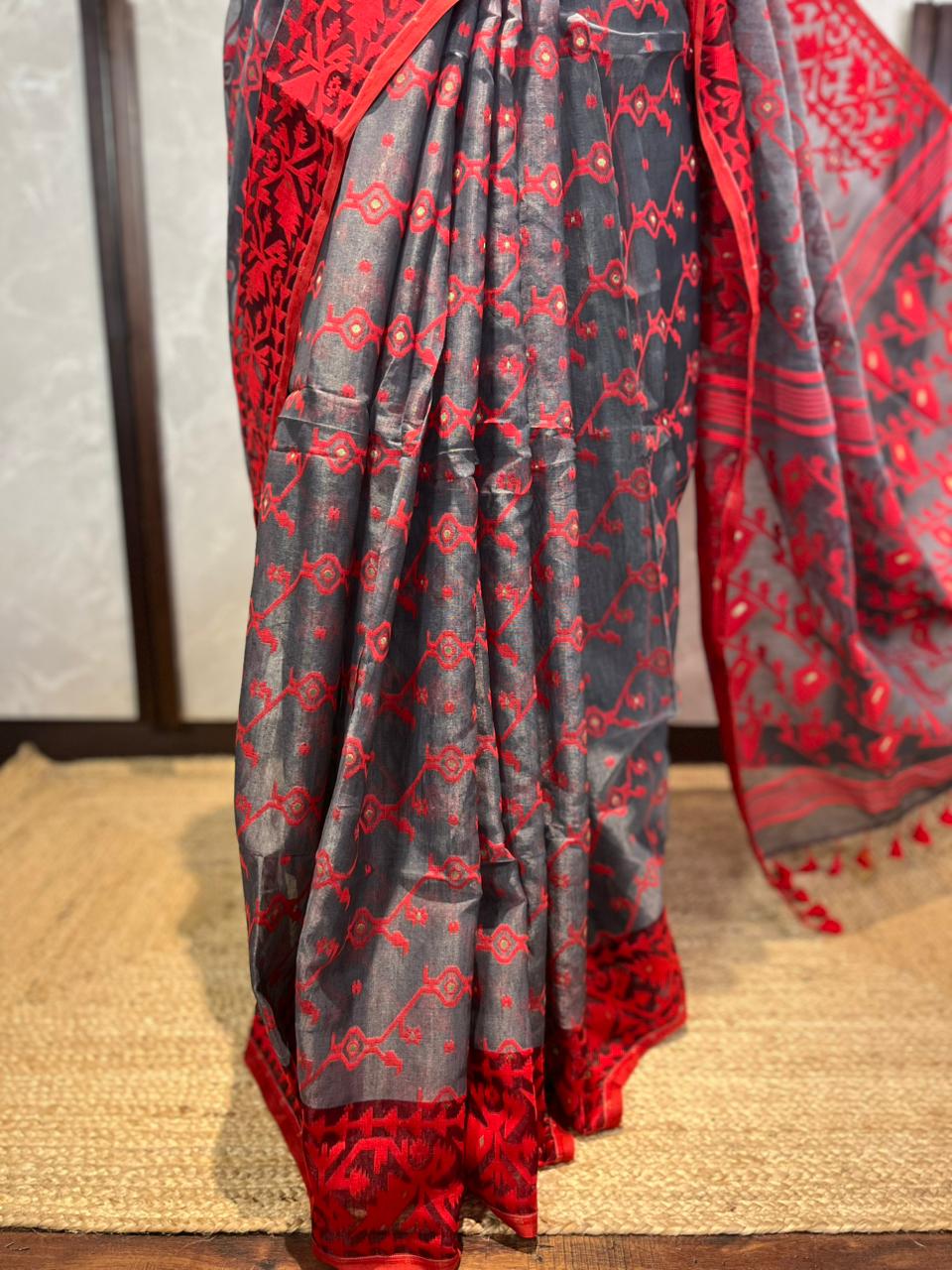 Surkh Dhuan | Jamdani Saree