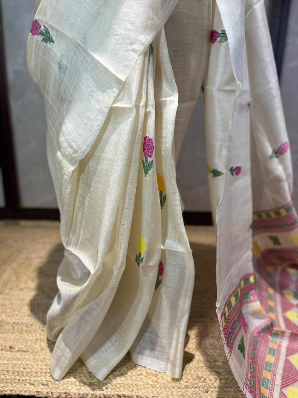 Roses n Creme | Tussar Silk Saree