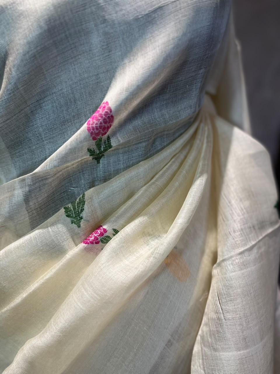 Roses n Creme | Tussar Silk Saree